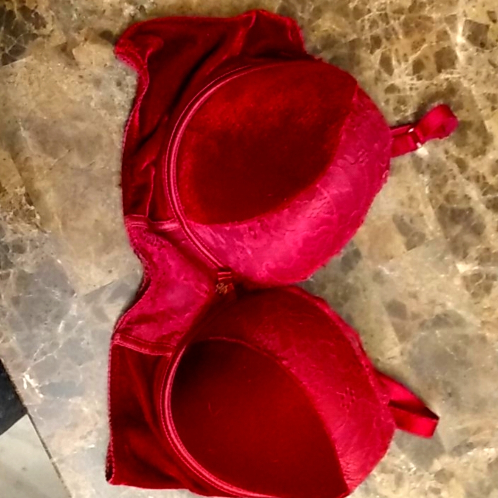 Red lace 38 DD bra. Worn 2 times.